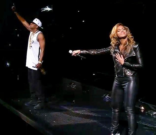 Beyonce-and-Jay-z-at-the-Barclay