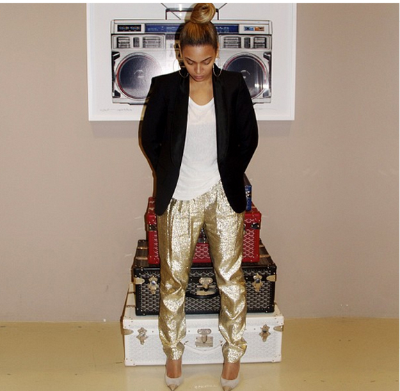 0-beyonce-beyonces-instagram-stella-mccartney-gold-lamc3a9-pants-and-j-crew-everly-cap-toe-glitter-pumps