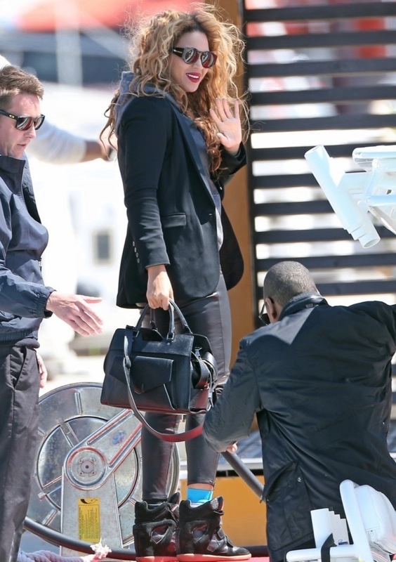 Beyoncé Looks Cute and Casual in Cannes France www.jinnaloves.com