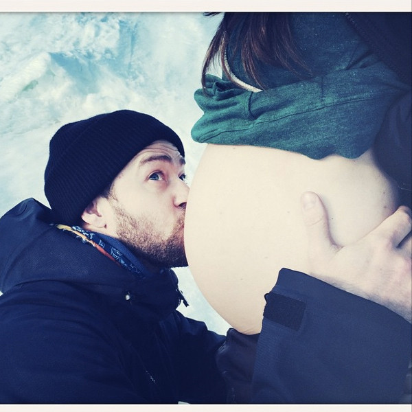 Justin Timberlake Kisses Jessica Biel's Baby Bump