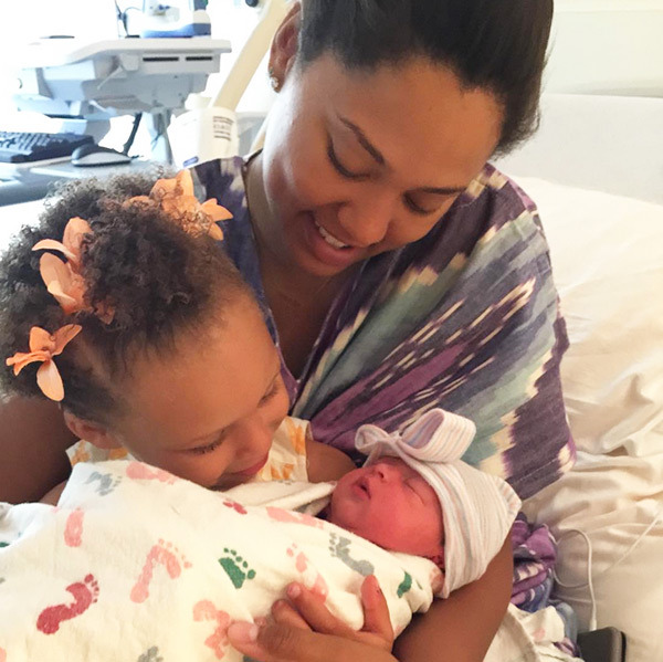 ayesha-riley-steph-curry-first-babay-pic-ftr