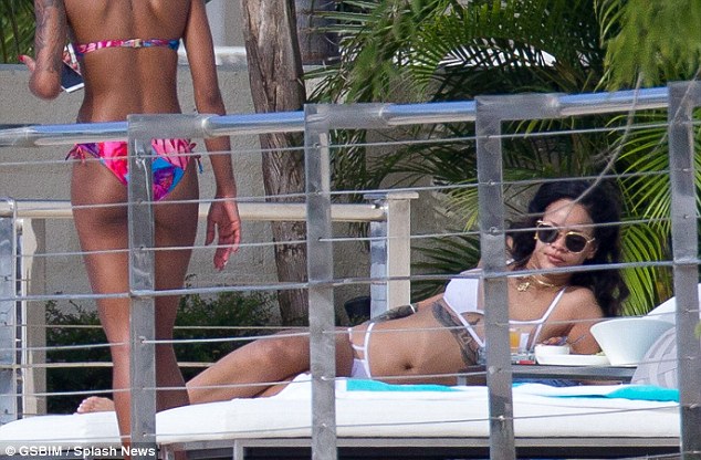 2FA97F8700000578-3377265-image-m-22_1451383222445